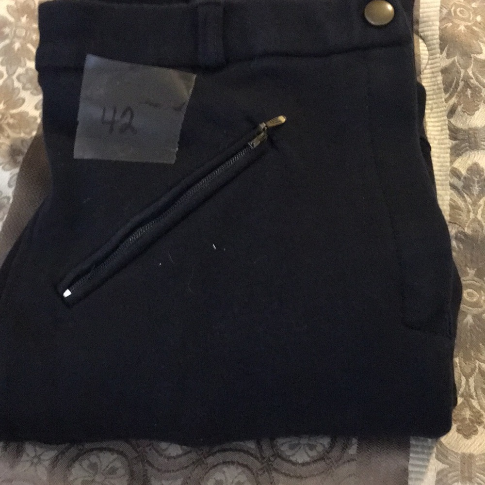Black sz 42 ( Uk sizes? These are Sm) breeches.
